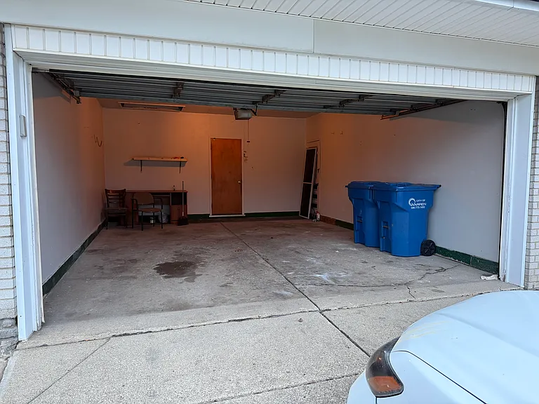 4651 Kingsley Dr — Photo 7