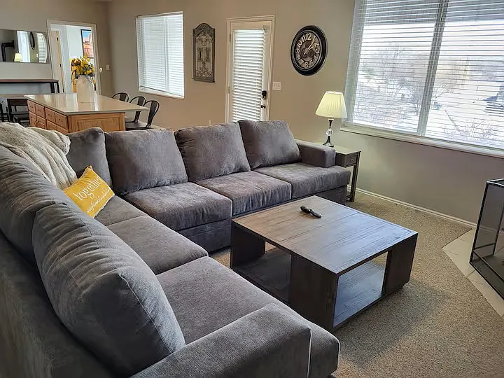 3 bed, 2200 sqft, $2,100 — Photo 2