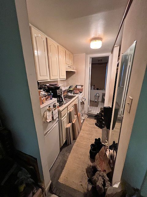 2nd image of 121 Baxter St APT 15