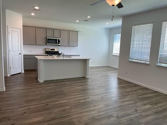 4th image of 1816 Lake Grove Dr