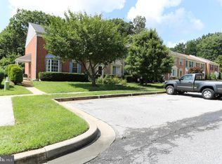 2 Island Run Ct, Catonsville, MD 21228