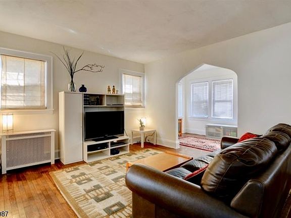 4th image of 417 Woodland Ave
