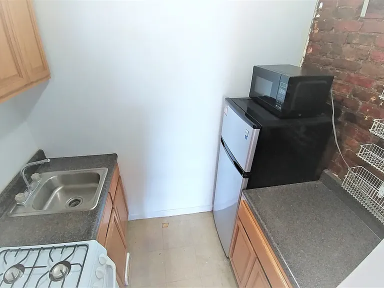 430 E 13th St #7F — Photo 4