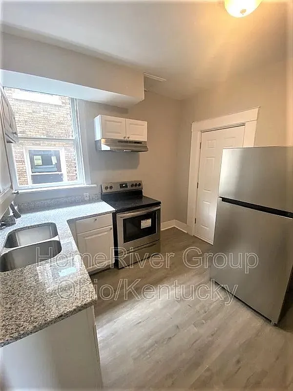 5 bed, 1.0 bath, 1952 sqft, $1,720 — Photo 3