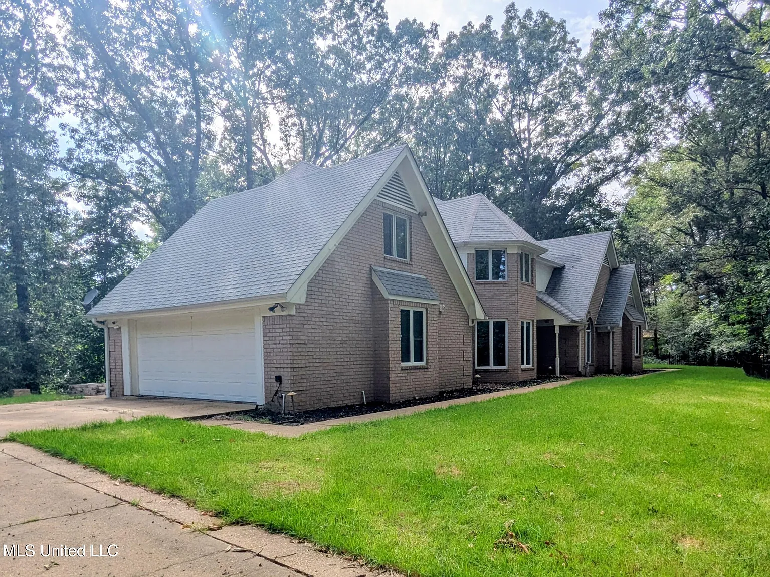 4 bed, 4.0 bath, 2986 sqft, $3,300 — Photo 2