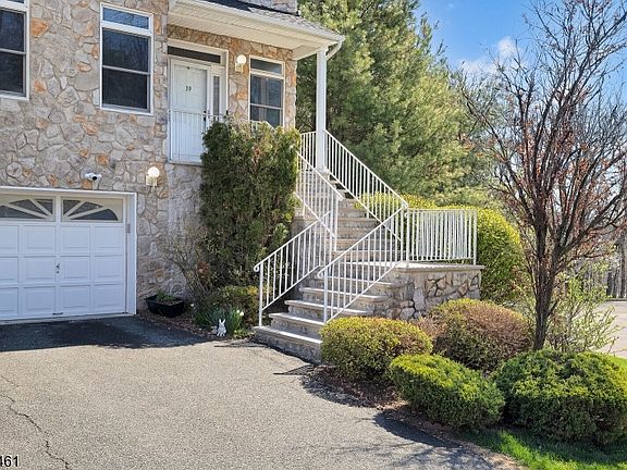 5th image of 39 Autumn Ridge Rd