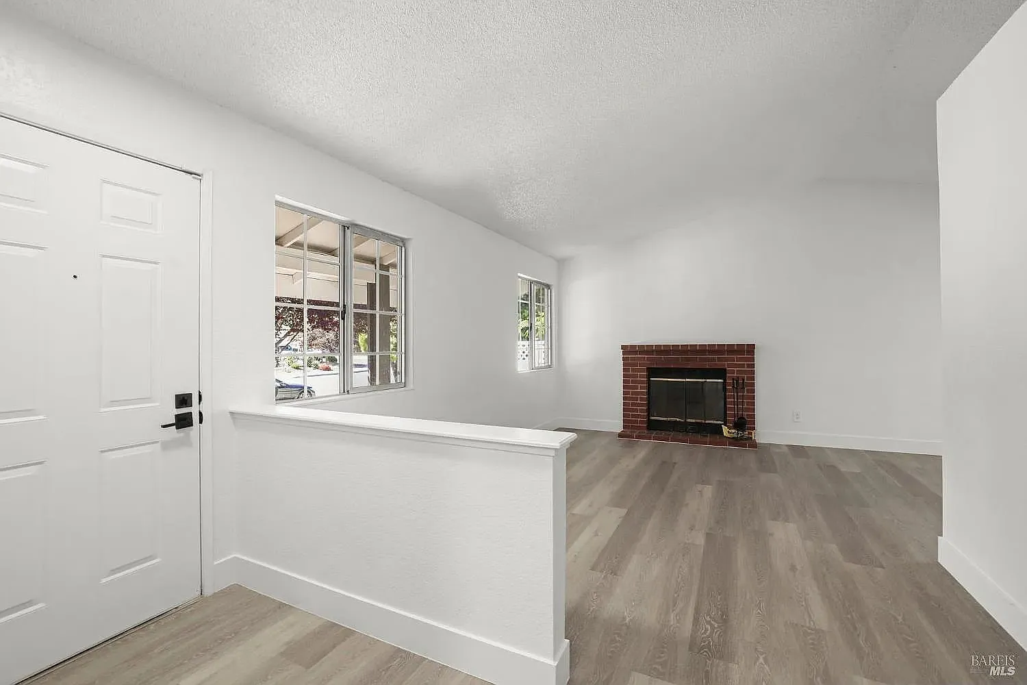 Modern Spacious 3 Bed/2 Bath Single Family Home in Vacaville, CA. Available Now! — Photo 2