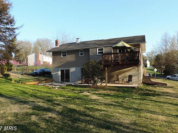 2nd image of 3909 Eaton Dr