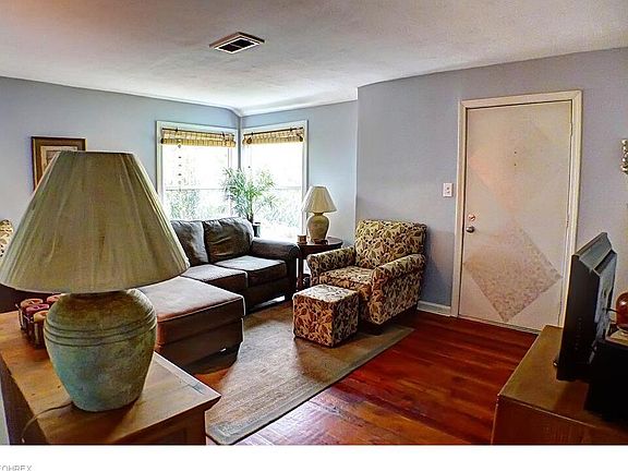 3rd image of 1927 Falls Ave