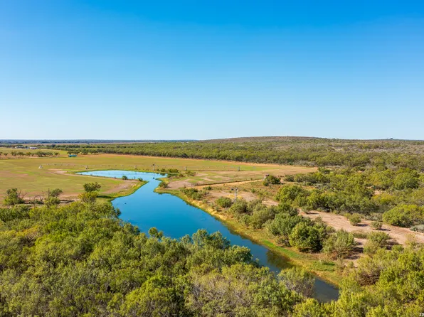 5529 FM 140, Uvalde, TX 78801