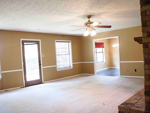 2nd image of 203 Joan Ln