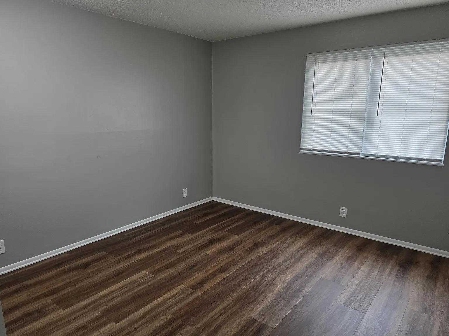 3320 W 8th St — Photo 4