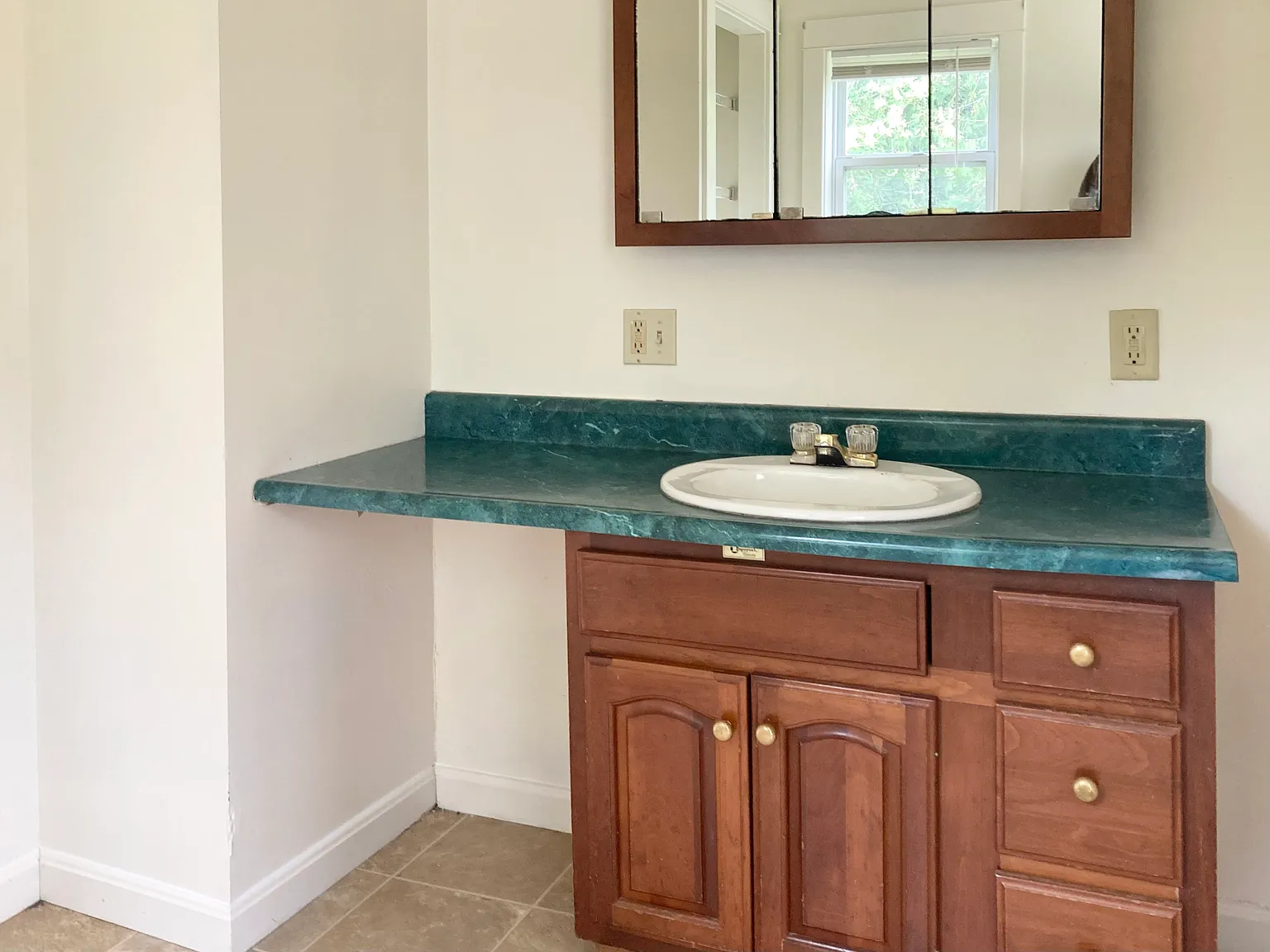 3 bed, $1,500 — Photo 2