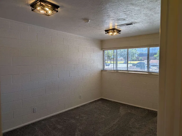 147 N 300 E #6 — Photo 3