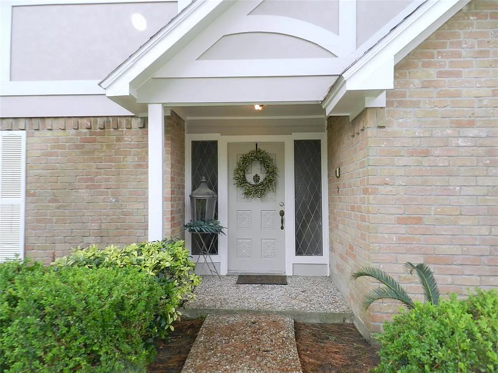 3 bed, 2.5 bath, 2648 sqft, $2,200 — Photo 1