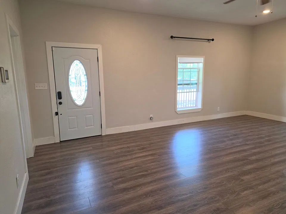 3 bed, 1306 sqft, $2,250 — Photo 3