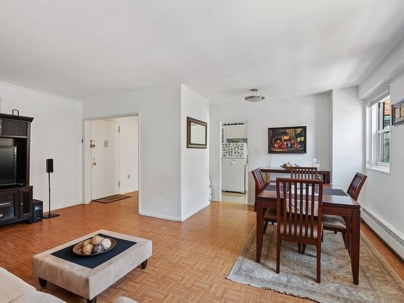 2nd image of 191 Willoughby St APT 3G