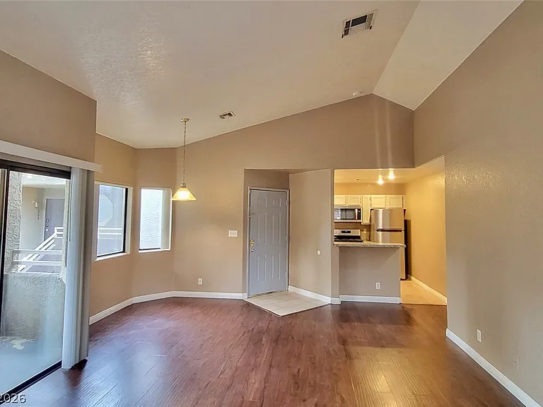 5044 S Rainbow Blvd #206 — Photo 2