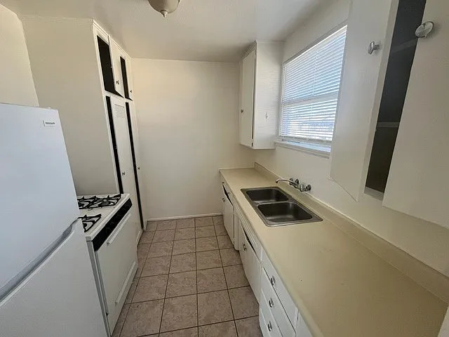 2651 La Cienega Ave. — Photo 9