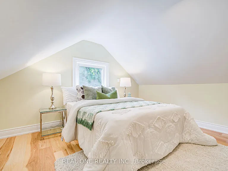 4052 Saint James Ave — Photo 32