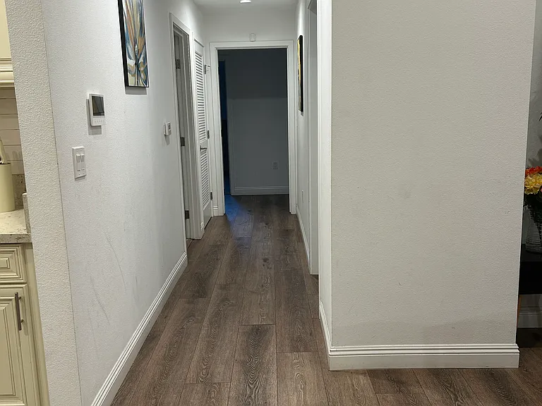 Hallway to the bedrooms