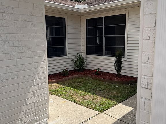 3rd image of 325 Drury Ln