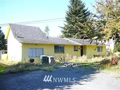 704 Root Avenue photo 1