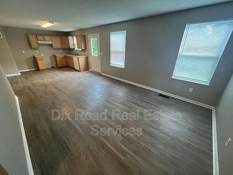3 bed, 2.5 bath, 1646 sqft, $1,925 — Photo 4