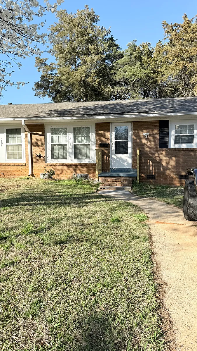 Building Photo - 4707 Americana Ave #1A