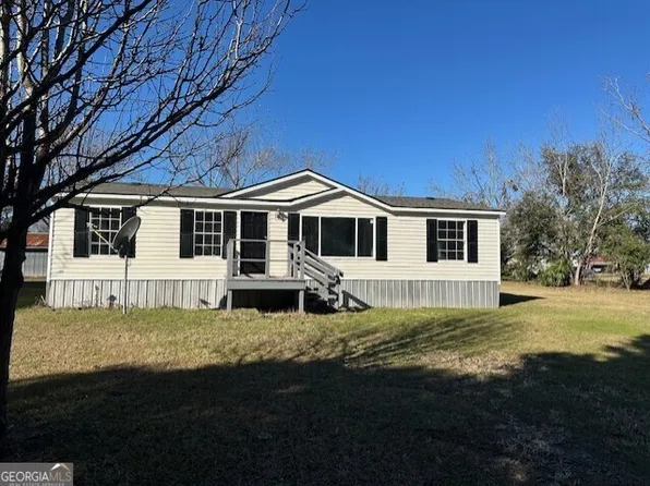 113 Roundtree St, Portal, GA 30450