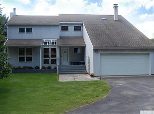 129 Longview Dr, Chatham, NY 12037