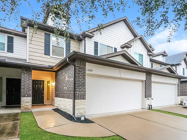 6222 Brenwood Cir — Photo 3