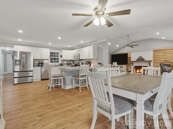 3601 Chapelwood Dr, Gastonia, NC 28052