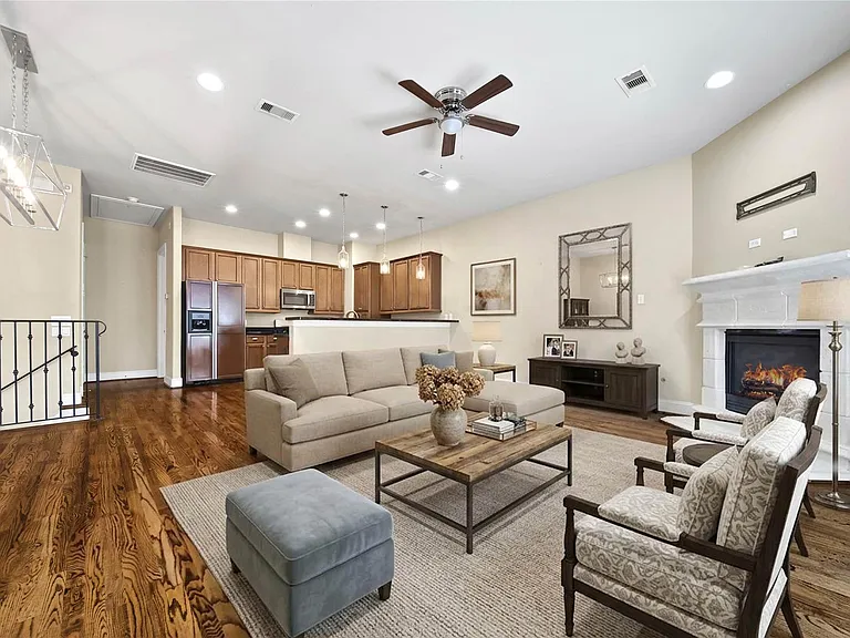 902 W 23rd St #B — Photo 4