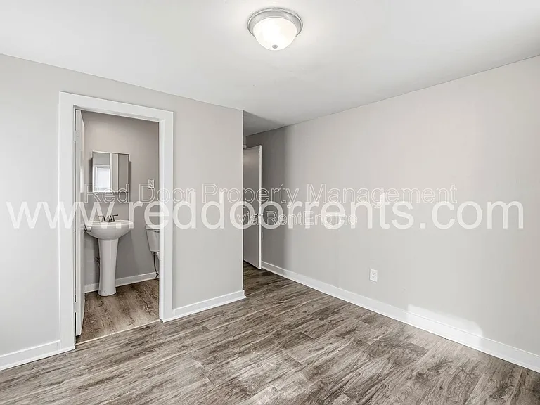 4320 E 30th St — Photo 13