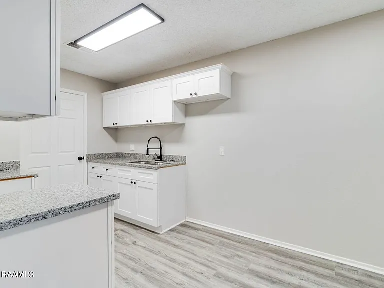 107 Meudon St #D — Photo 5