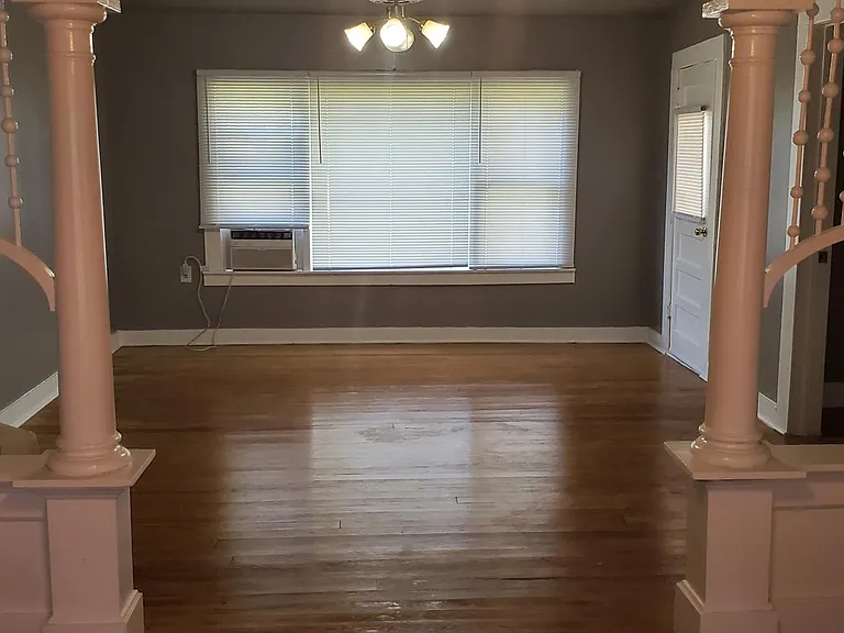 5 E Maple — Photo 2