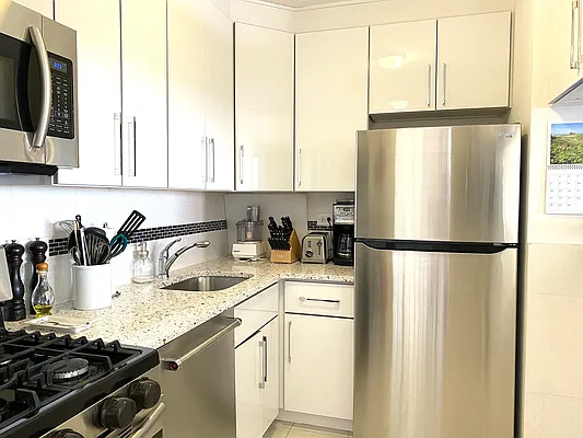 Rented by Compass | media 19