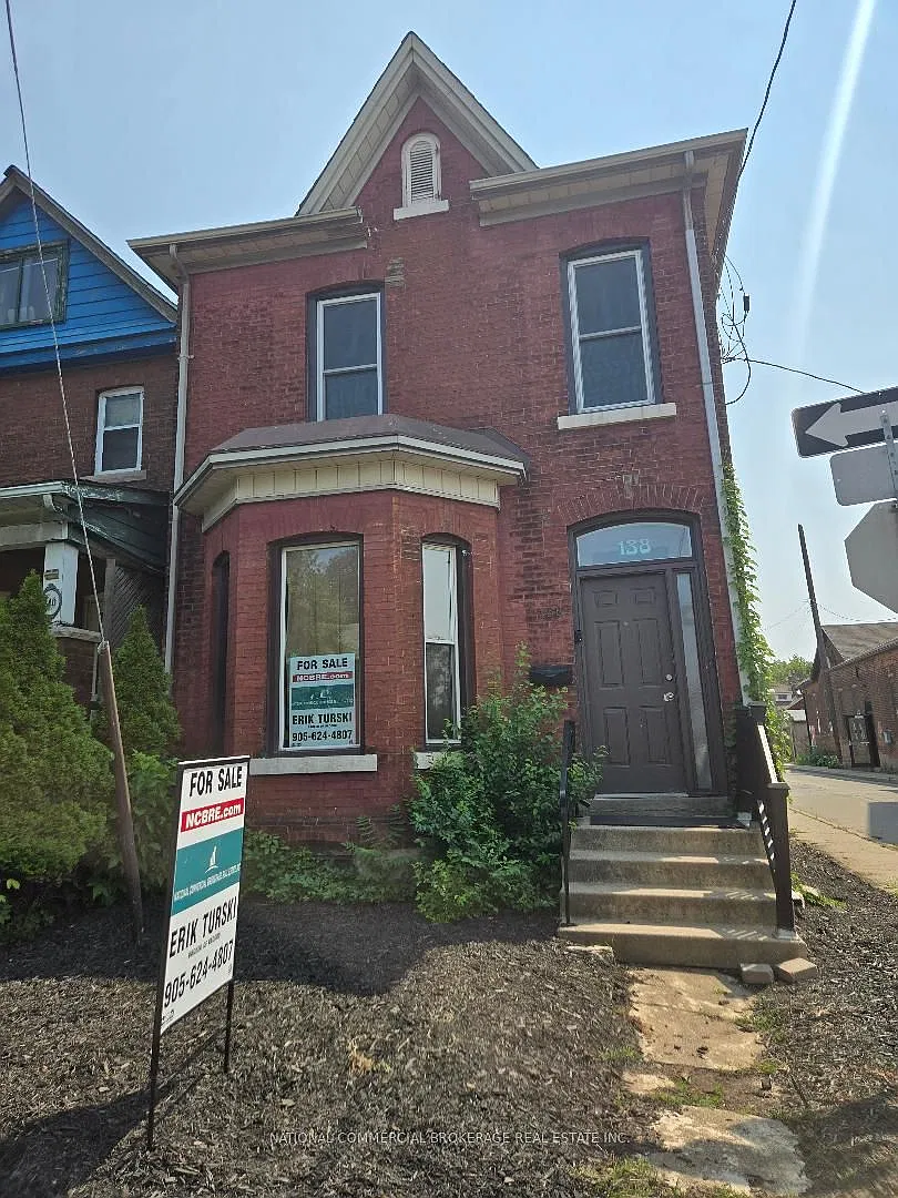 4 bed, $2,900 — Photo 2