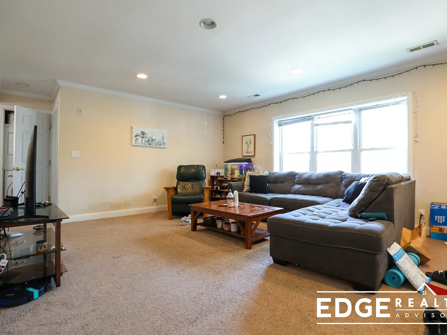3 bed, 1053 sqft, $3,200 — Photo 3