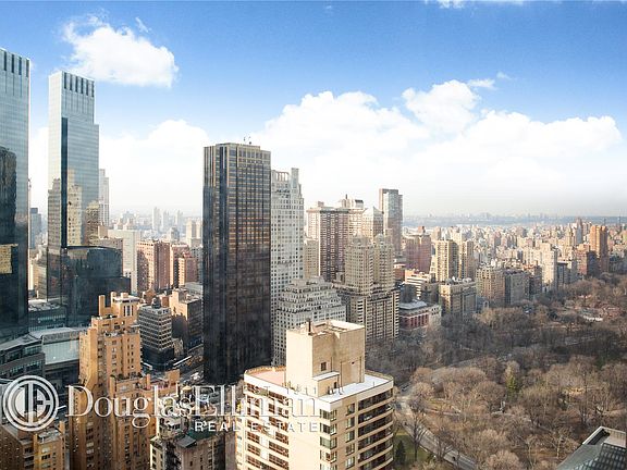4th image of 157 W 57th St APT 44B