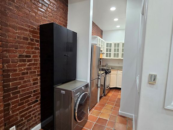 5th image of 121 Bank St APT 4J