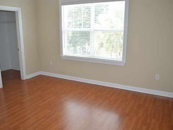 2nd image of 305 SE 22nd St #305