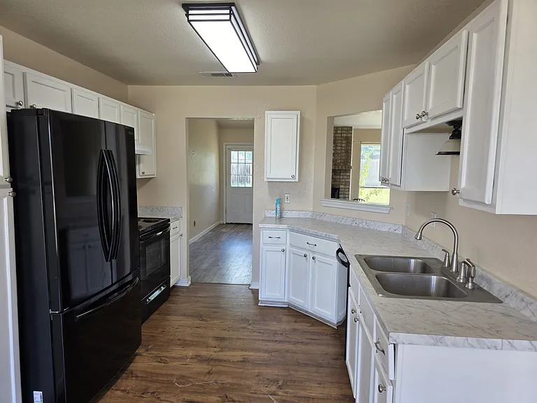 3007 Nancy Jane Dr — Photo 2