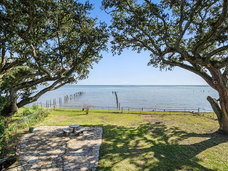 3917 Bay Front Rd — Photo 2
