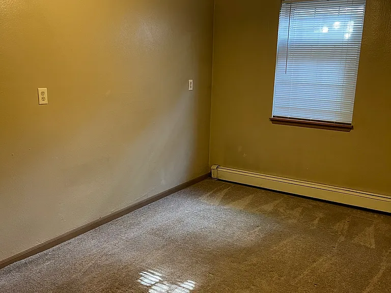522 E Burlington St #3 — Photo 9