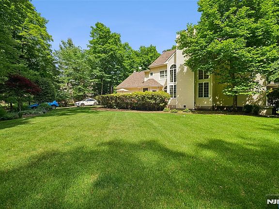 3rd image of 519 E Saddle River Rd