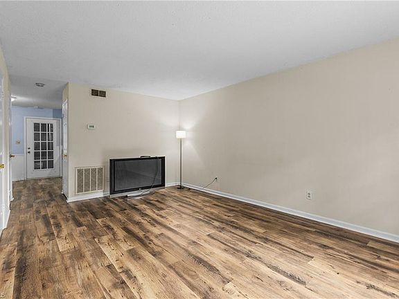 3rd image of 4000 S Bend Dr #109