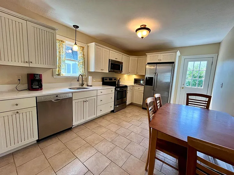 16 Browns Ct — Photo 9