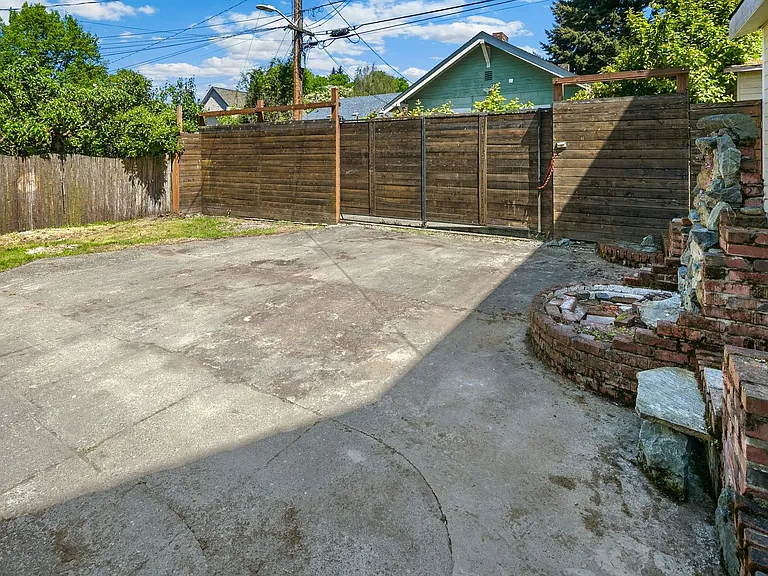 5646 12th Ave NE — Photo 25